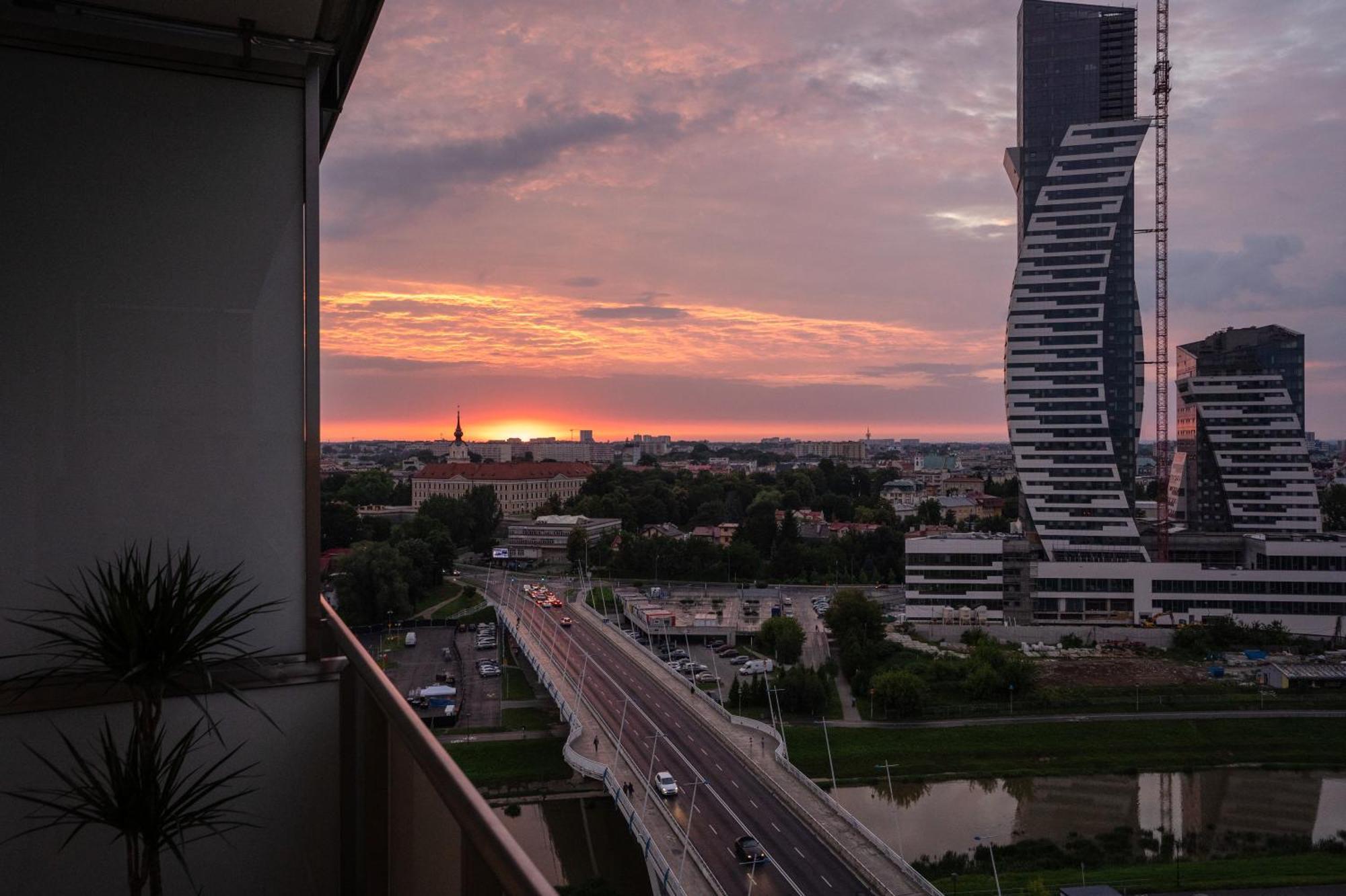 Riverside City View & Free Parking Жешов Екстериор снимка